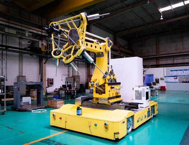 机械系研发的移动式混联加工机器人开展型号产品应用验证-清华大学